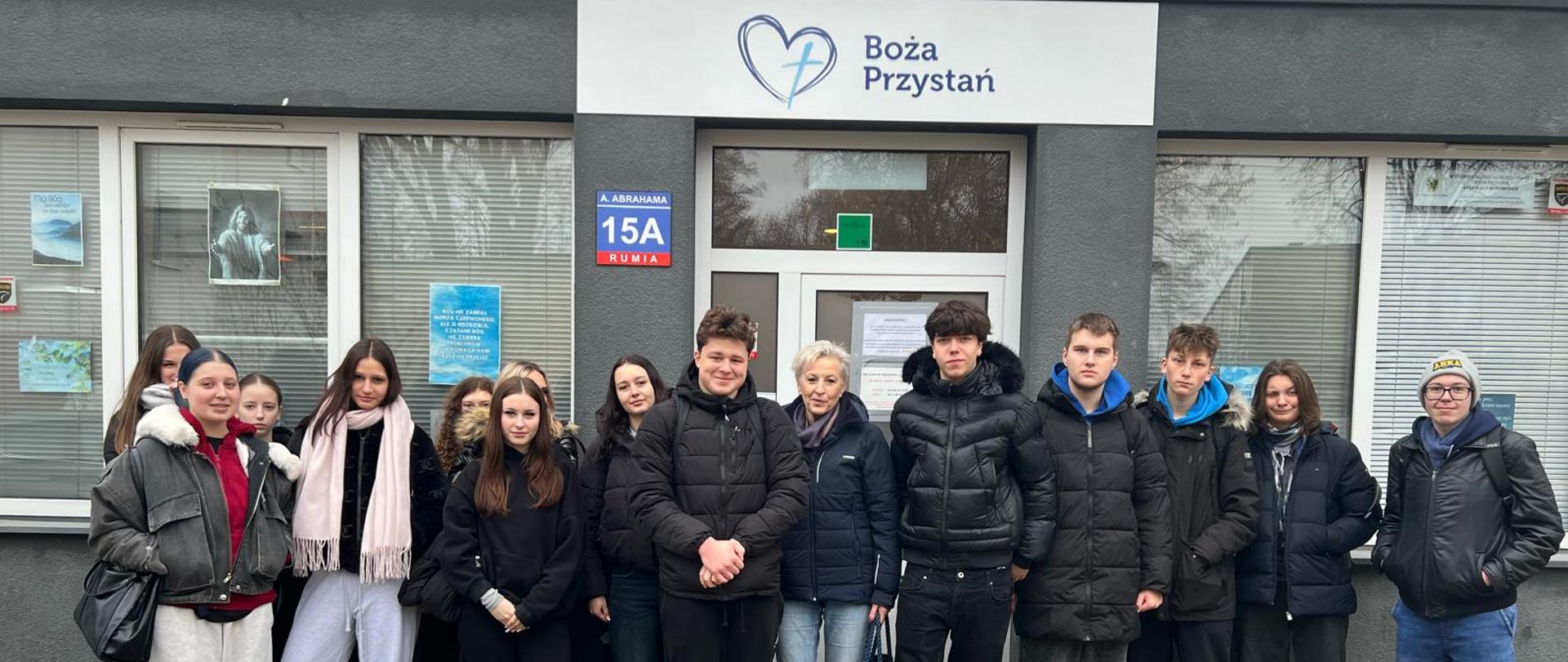 Świąteczne prezenty dla osób potrzebujących