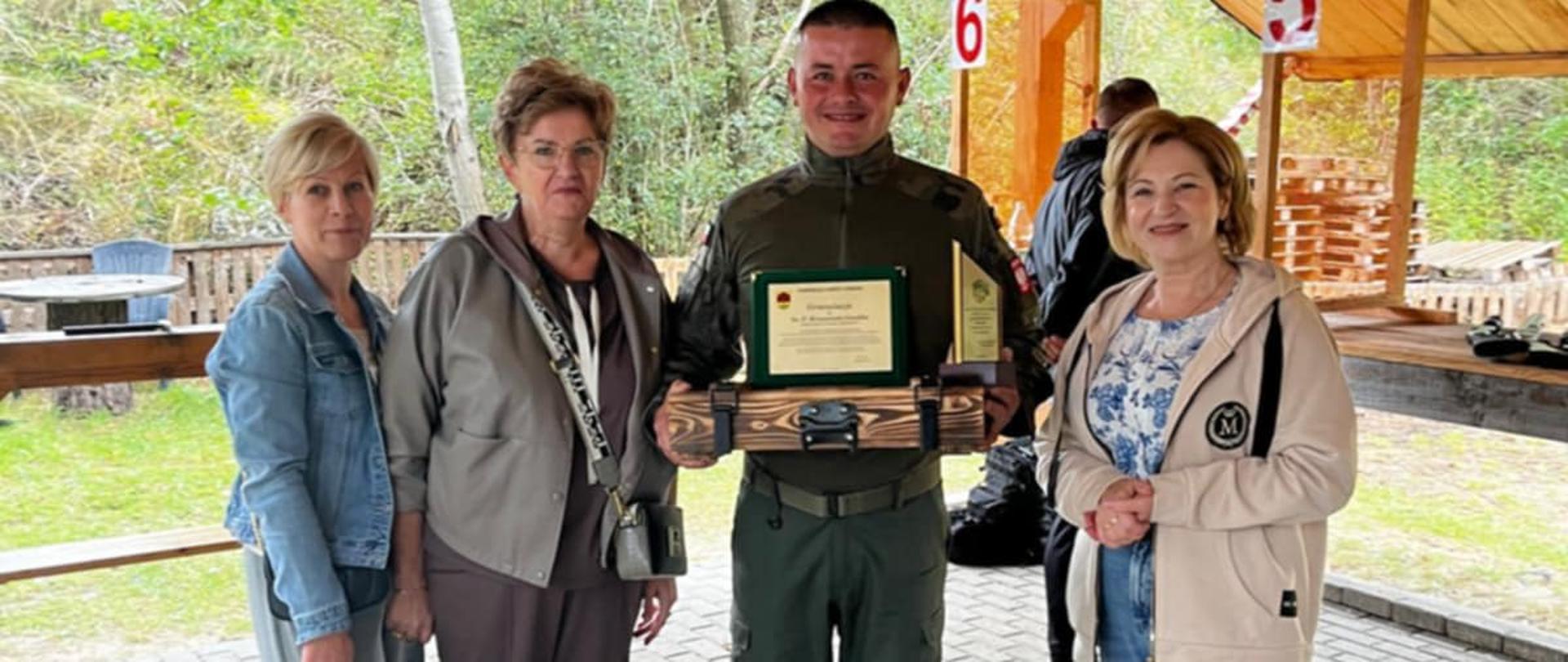 Gratulacje dla Krzysztofa Gendka z okazji otwarcia strzelnicy Dragunov