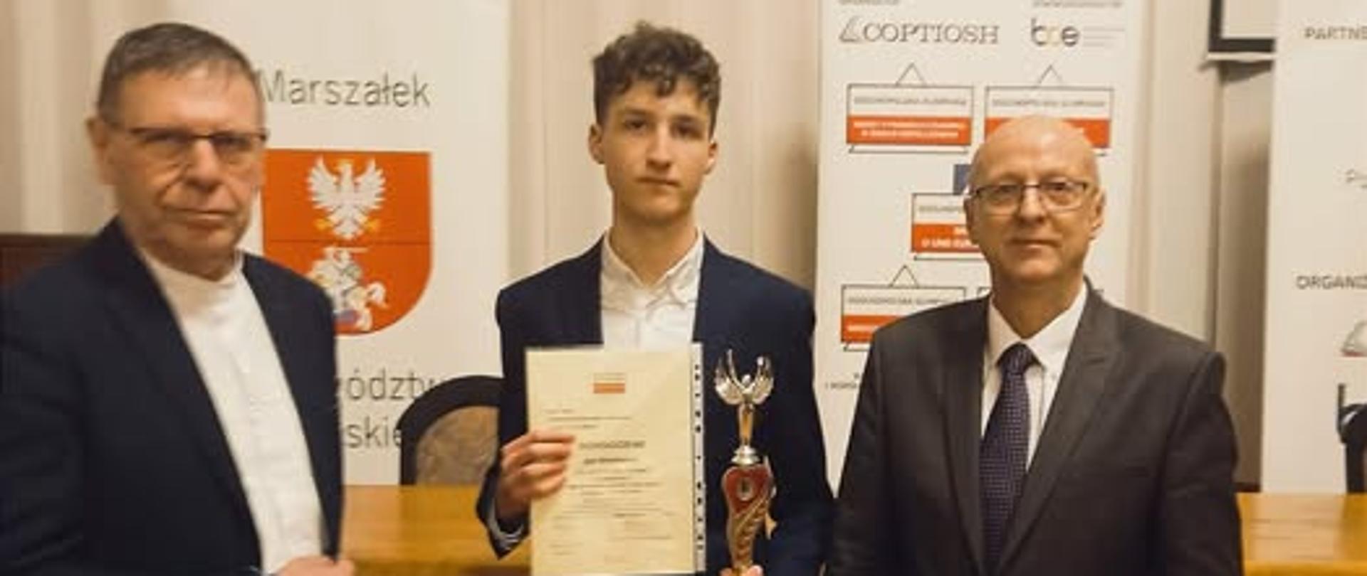 gor Orzechowski z II Liceum Ogólnokształcącego w Bielsku Podlaskim laureatem Olimpiady Wiedzy o Społeczeństwie