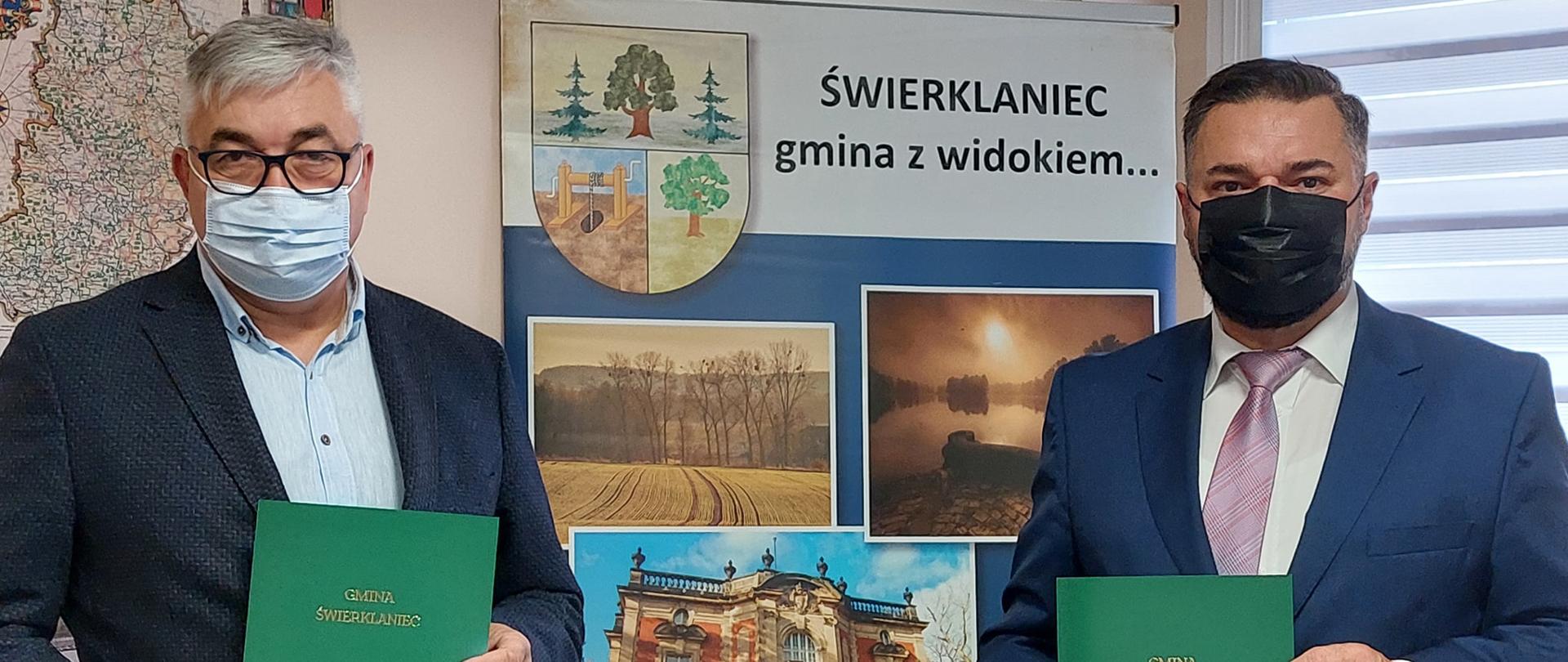 Przekazanie swoich egzemplarzy umowy