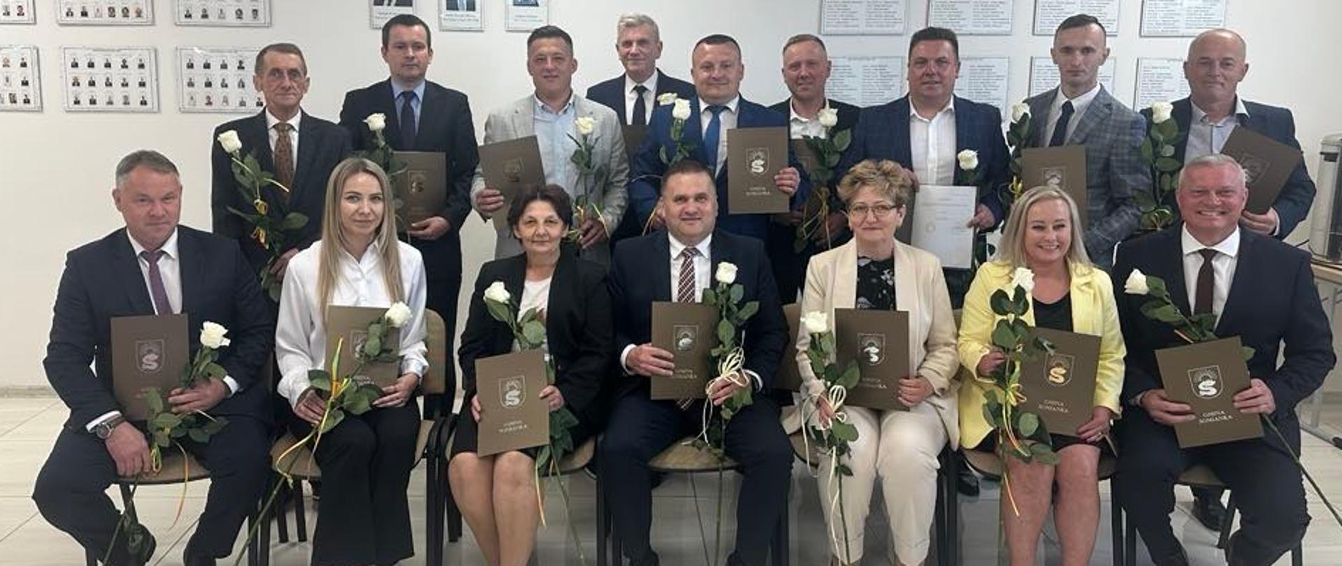 Na zdjęciu widać 15 nowy wybranych radnych gminy Somianka wraz z wójtem Panem Andrzejem Żołyńskim. 
