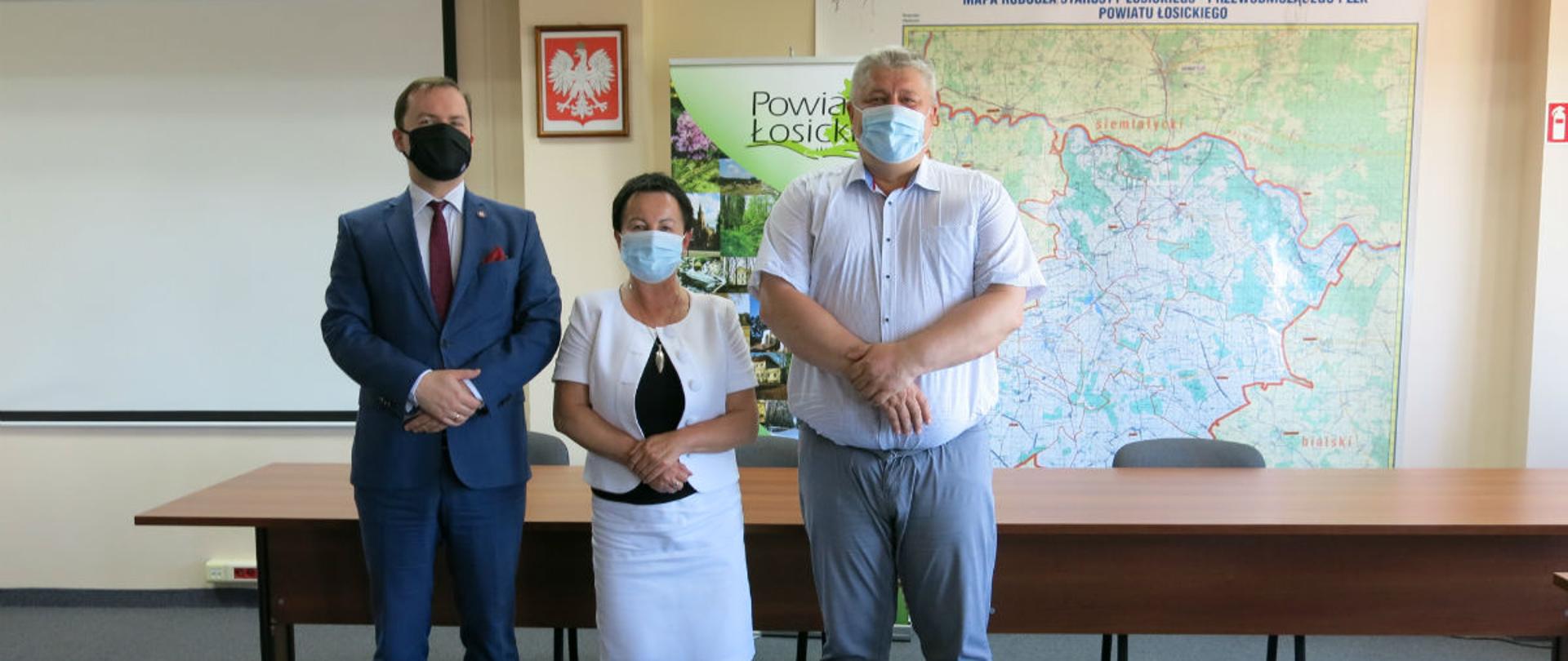 Mazowiecki Państwowy Wojewódzki Inspektor Sanitarny dr n. med. Przemysław Rzodkiewicz, Państwowy Powiatowy Inspektor Sanitarny w Łosicach Grażyna Kasprowicz i Starosta Powiatu Łosickiego Janusz Kobyliński 