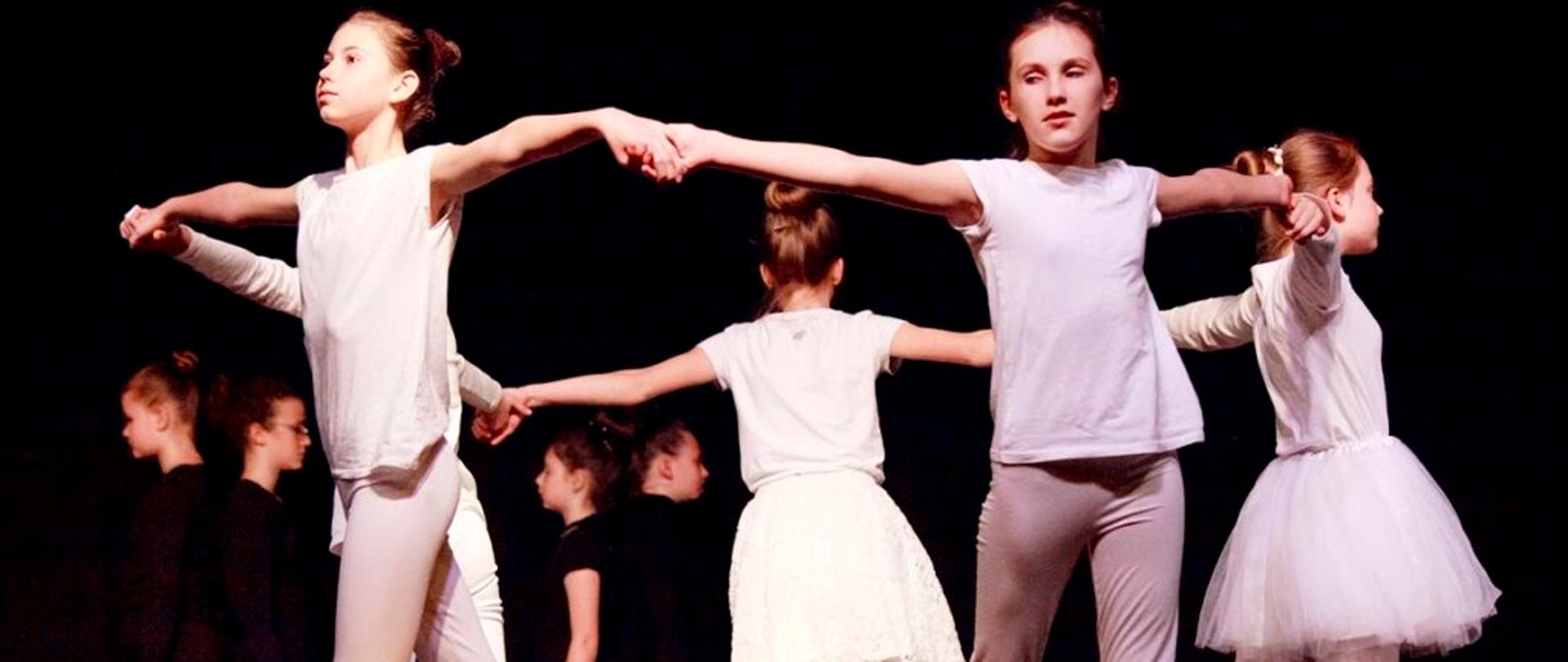 Teatralna Szóstka z nagrodami w VI Przeglądzie Teatrów Amatorskich „Kurtyna”