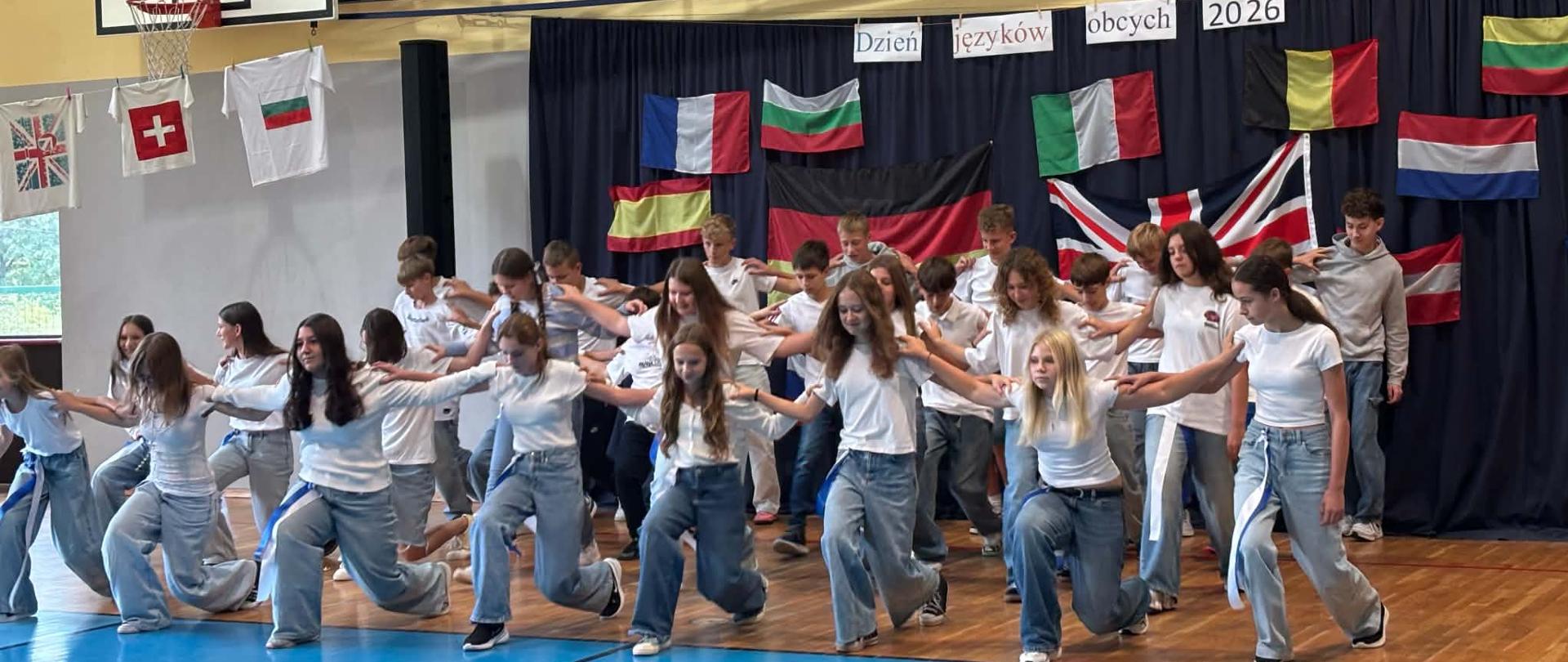 Klasy 7 tańczą Zorbę