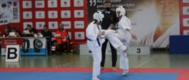 Jedna z walk podczas Otwartych Mistrzostw Polskiej Federacji Karate Shinkyokushinkai w Nakle Śląskim