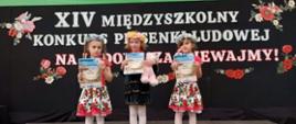 Uczniowie SP 1 w Trzciance na Międzyszkolnym Konkursie „Na ludowo zaśpiewajmy” w Białej. 
