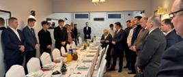 Na zdjęciu Wicestarosta Dąbrowski wraz z Burmistrzem Szczucina