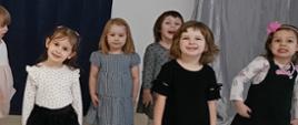 Dzieci w trakcie części artystycznej uroczystości - stoją w rzędzie, recytują i śpiewają.