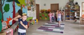 Dzieci w trakcie zabawy w przedszkolu
