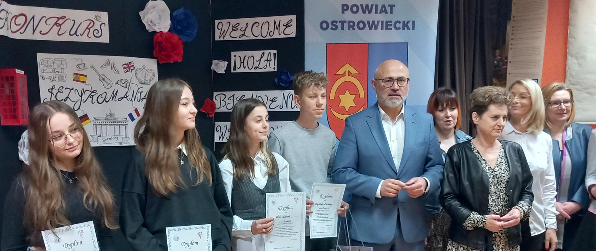 Staszic językami stoi