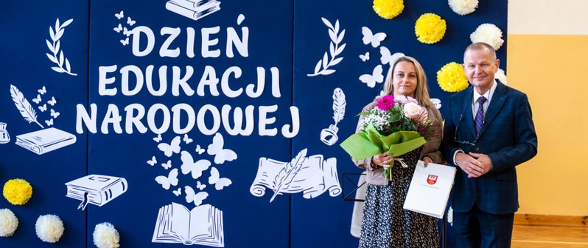 Wręczenie Nagrody starosty Dąbrowskiego z okazji Dnia Edukacji Narodowej