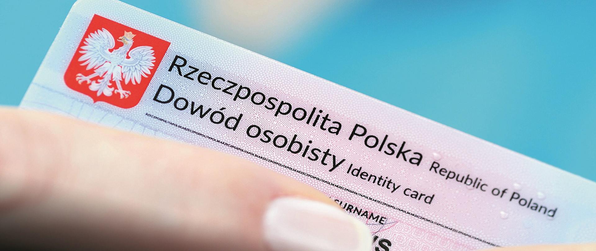 Dowód osobisty z zasłoniętym numerem pesel
