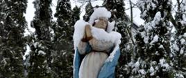 Figura Najświętszej Maryi Panny w zimowym szalu
Autor: Ewa Sopel