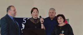 Delegaci z Ukrainy z mikrofonem