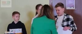 Moment wręczenia nagród