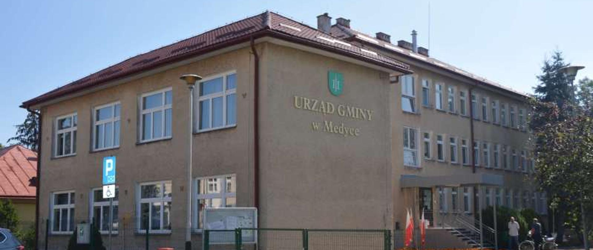 Budynek Urzędu Gminy w Medyce, 37-732 Medyka 288. Nr telefonu 16 6715391, 16 6715392, 16 6715378, 16 6715376