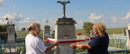 Wolontariusze podczas akcji "Mogiłę pradziada ocal od zapomnienia" w Kazachstanie
