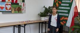 Młodzi uczniowie podczas recytowania