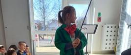 Artyści angażują dzieci w występie