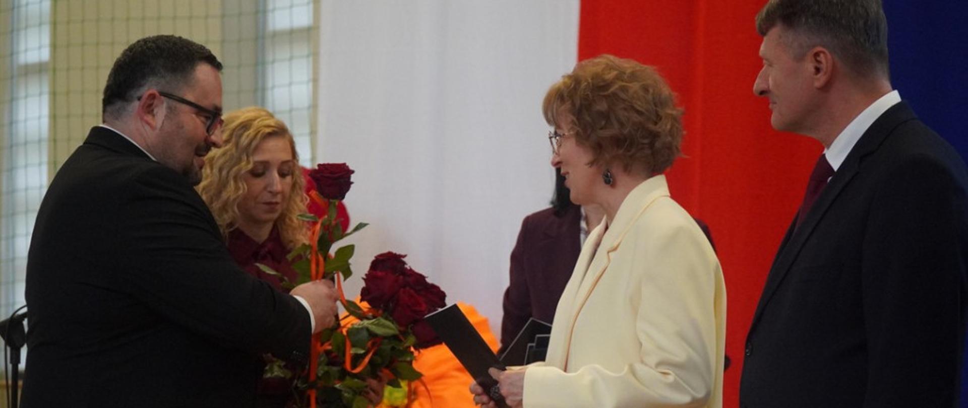 Jednym z najważniejszych momentów obchodów było wręczenie Nagród Starosty Gorlickiego. 