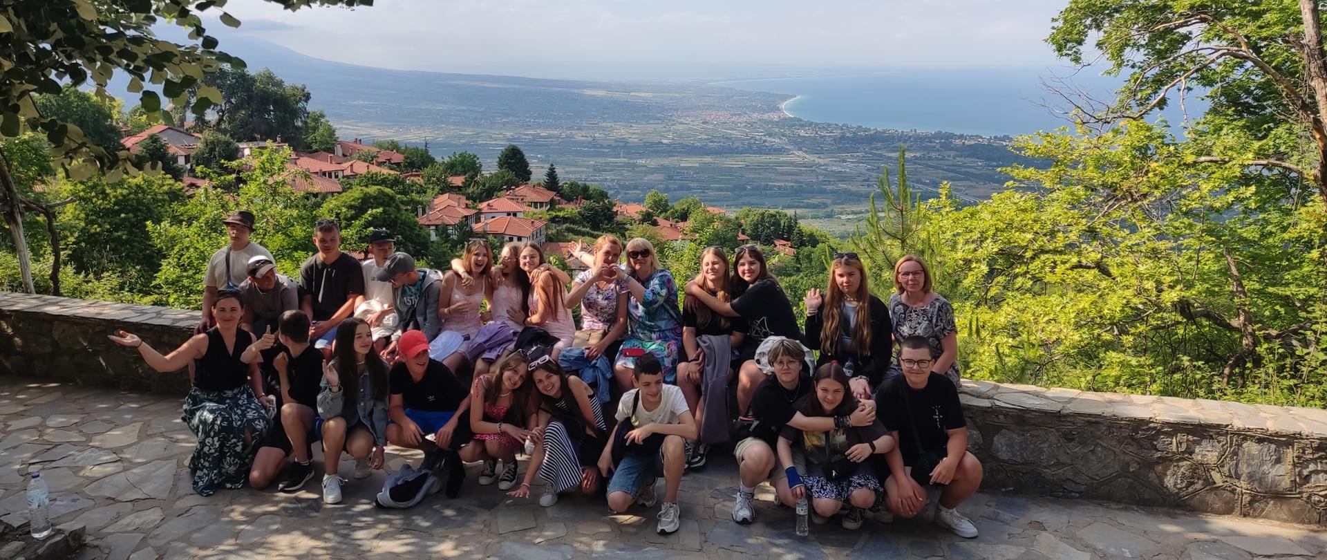 Uczniowie w wiosce Stary Pantaleimon