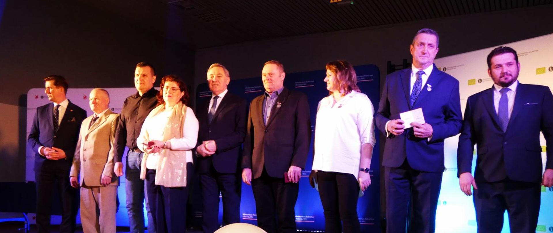 Zdjęcie przedstawia sześciu sołtysów z terenu powiatu przasnyskiego.