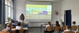Członkinie Koła szkolą uczniów - prezentacja filmu instruktażowego