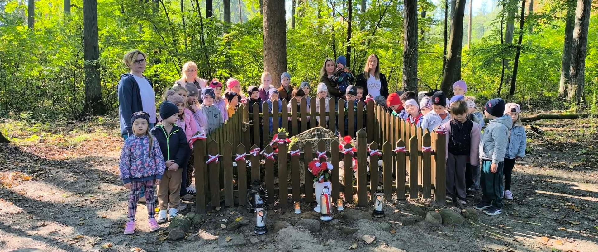 Wycieczka pod Pomnik ppor. Zdzisławowa Straszewicza