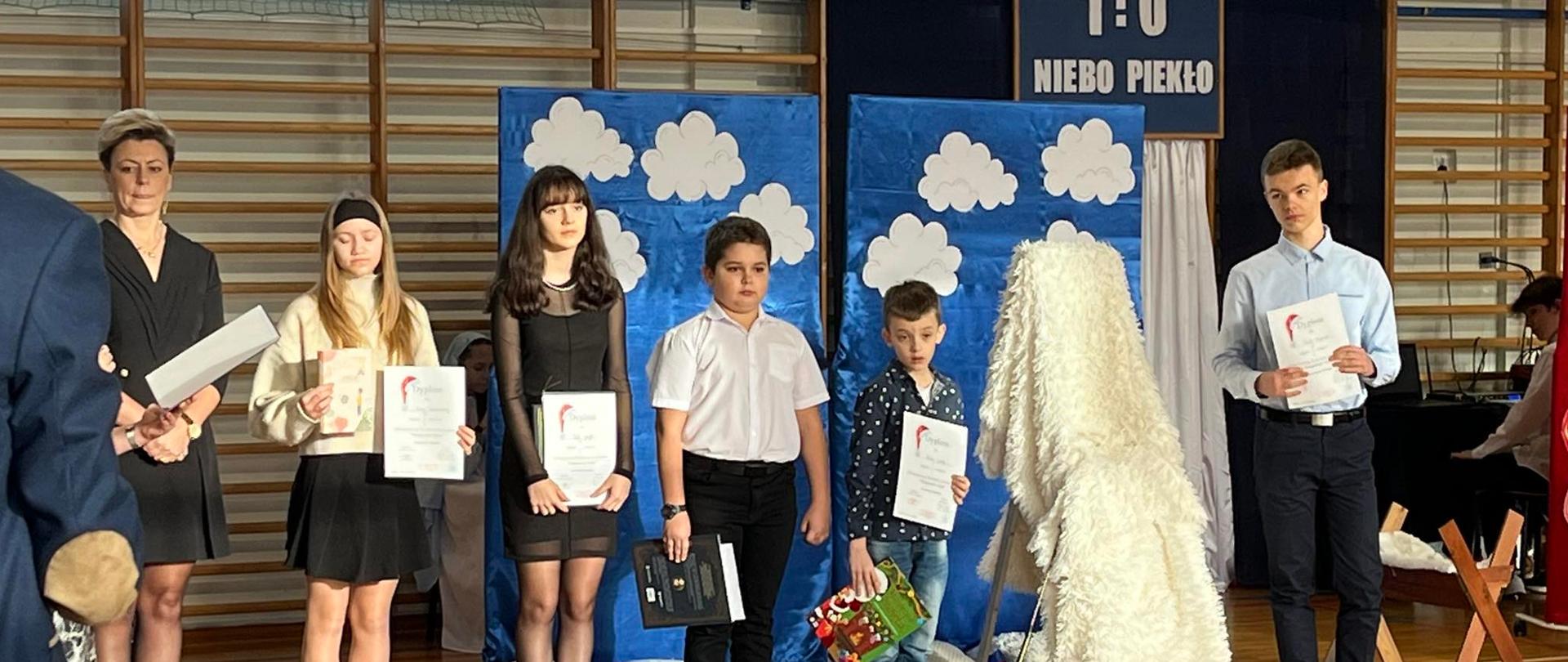 GRUDNIOWE SUKCESY POLONISTYCZNE UCZNIÓW KLAS IV-VIII