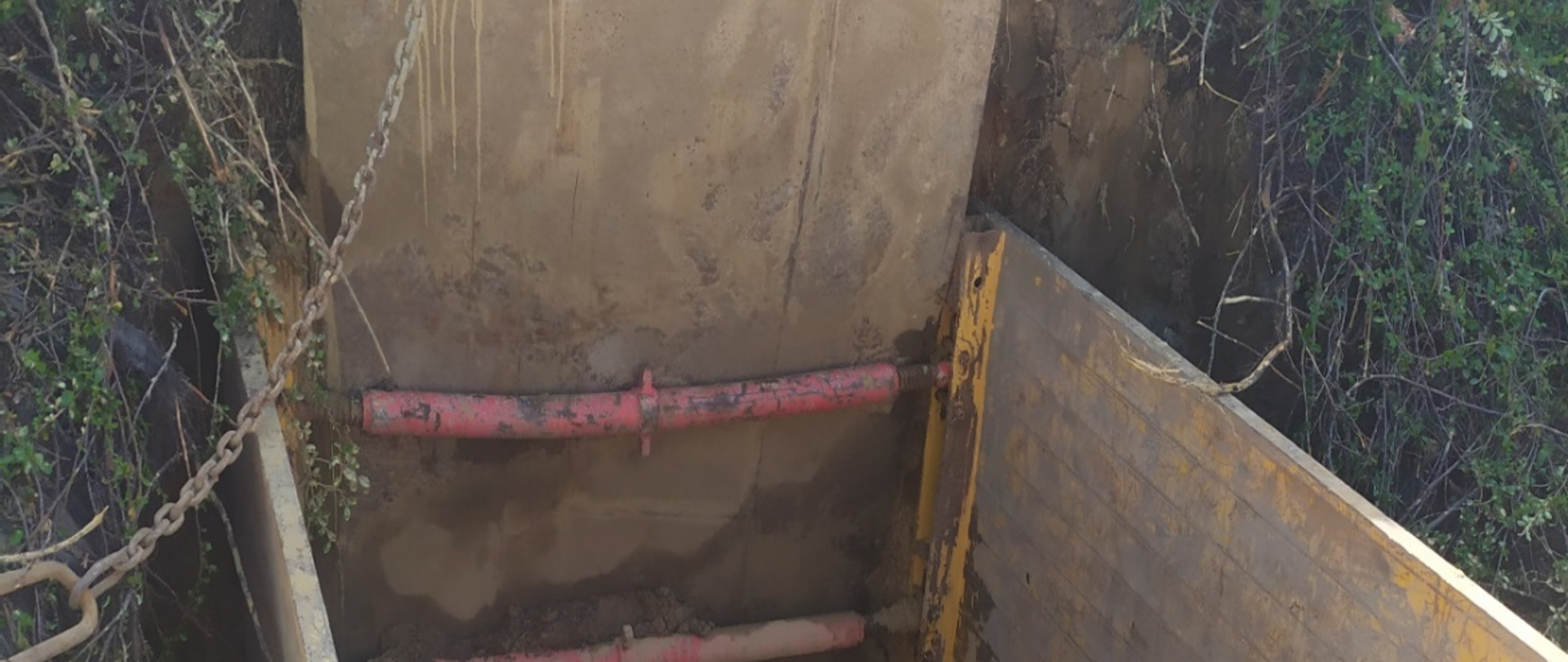 Przekroczenia kanalizacją sanitarną pod torami kolejowymi PKP. Wykonanie kanalizacji sanitarnej metodą bez wykopową pod torami kolejowymi w Rokicinach Podhalańskich i w Rabie Wyżnej.