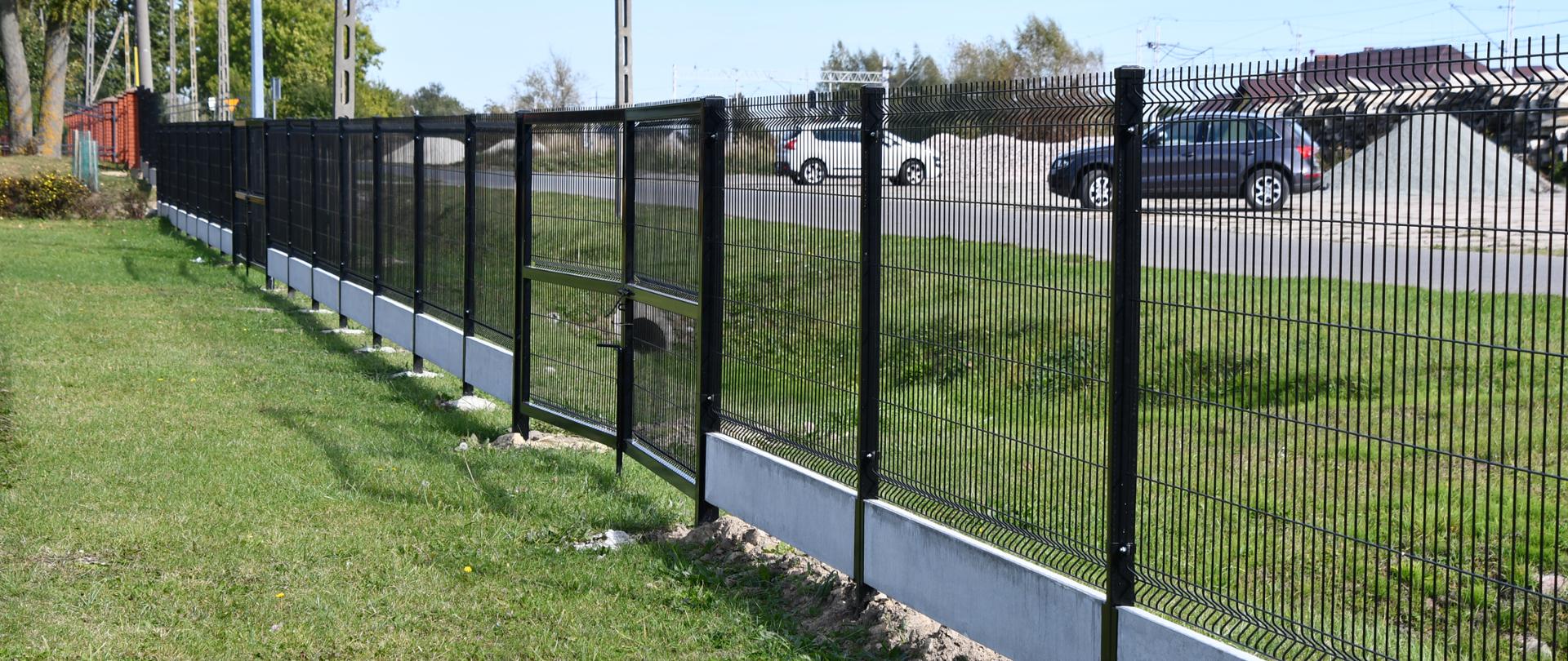 Budowa materiałów i budowa ogrodzenia przy zespole szkół w Szastarce