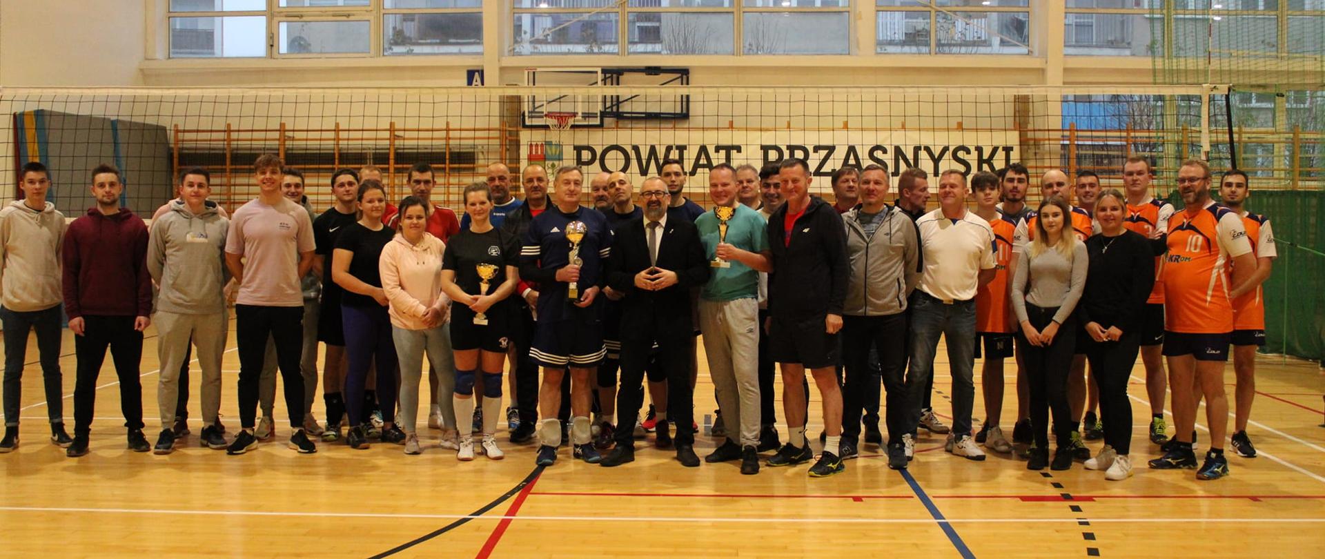 W sobotę 5 listopada w hali sportowej przy ul. Sadowej w Przasnyszu odbył się Charytatywny Turniej Piłki Siatkowej "Przyjaciele dla Wieśka"