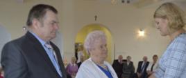 Wręczenie odznaczenia Państwu Krystynie i Zenonowi przez Wójta Gminy