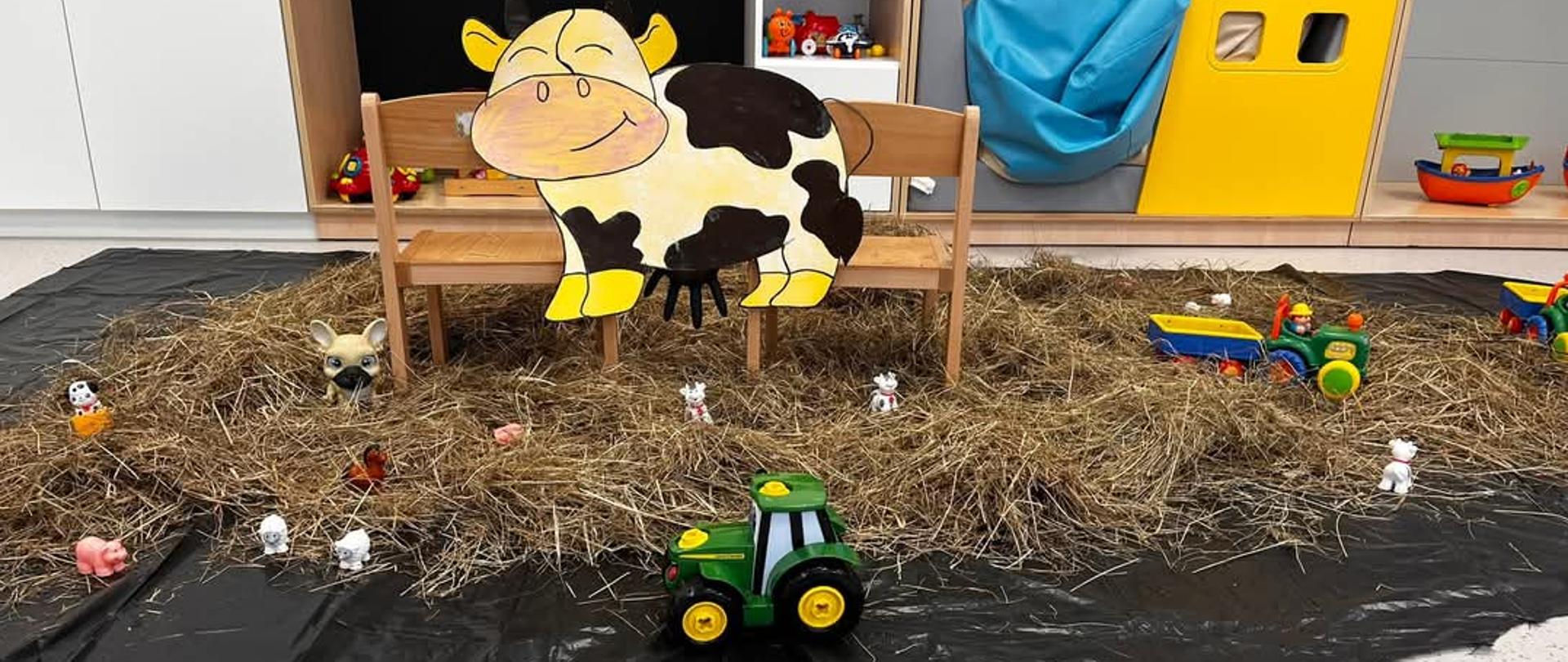 Zabawa w farmę z zwierzętami i sprzętami. 