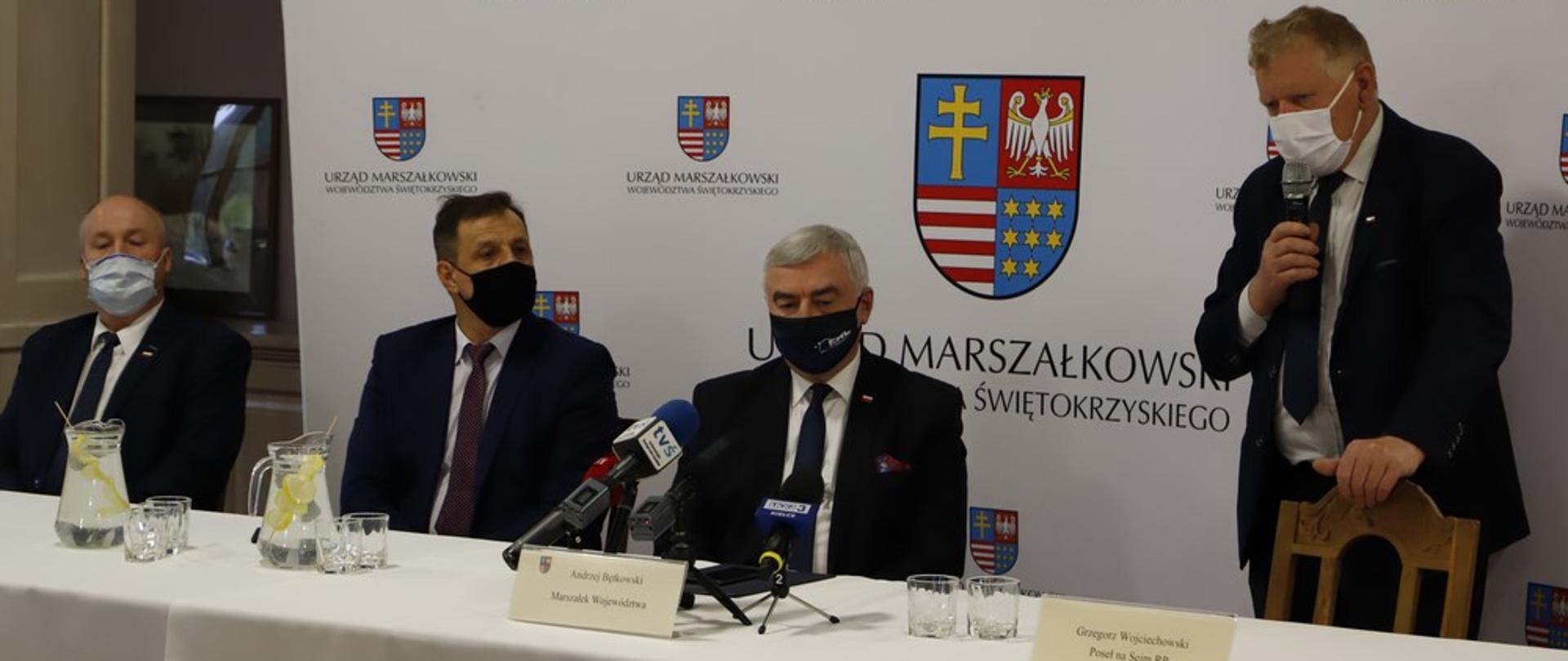Poseł na Sejm RP Grzegorz Wojciechowski podczas przemówienia
