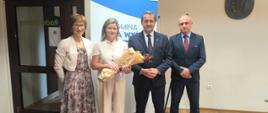 Pożegnanie nauczycieli odchodzących na emeryturę, świadczenie kompensacyjne oraz przyjęcie nominacji dyrektorskich 