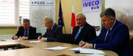 podpisanie umowy na zakup autobusów