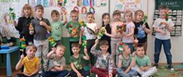 Przedszkolaki podczas warsztatów z związanych z obchodami Niedzieli Palmowej