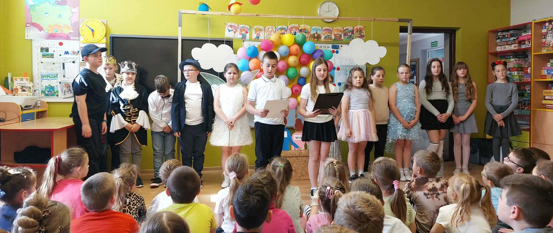 szkolne przedstawienie Kopciuszek