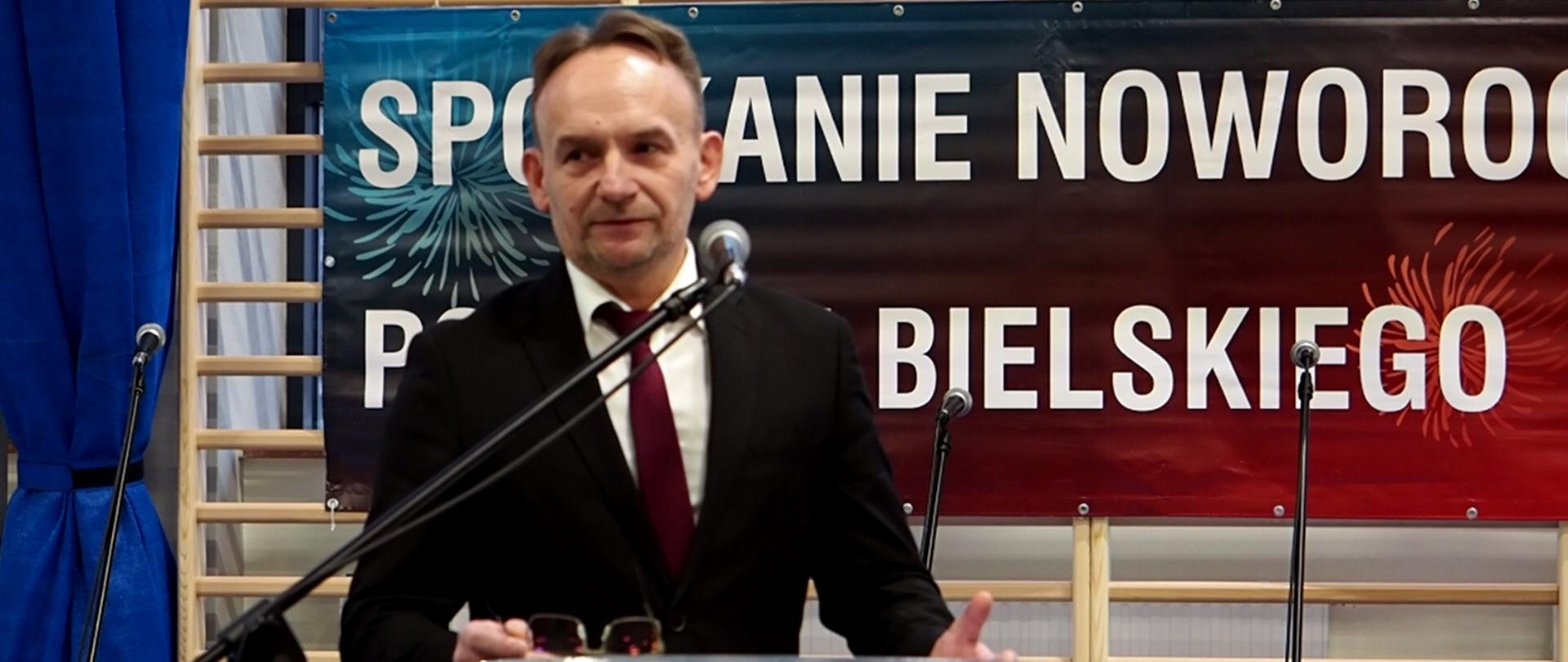 icestarosta Piotr Bożko w wystąpieniu otwierającym halę sportową przy II Liceum Ogólnokształcącym z BJN im. B. Taraszkiewicza w Bielsku Podlaskim