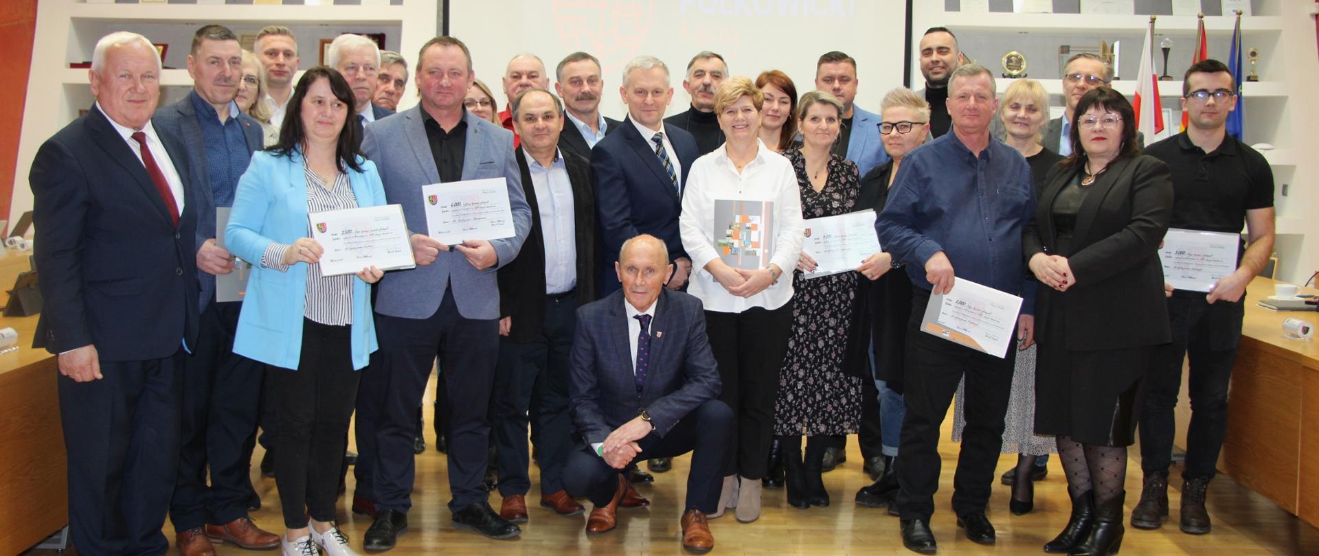 sołtysi powiatu polkowickiego oraz władze powiatu w sali konferencyjnej