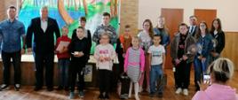 Starosta J. Kobyliński i laureaci gry terenowej