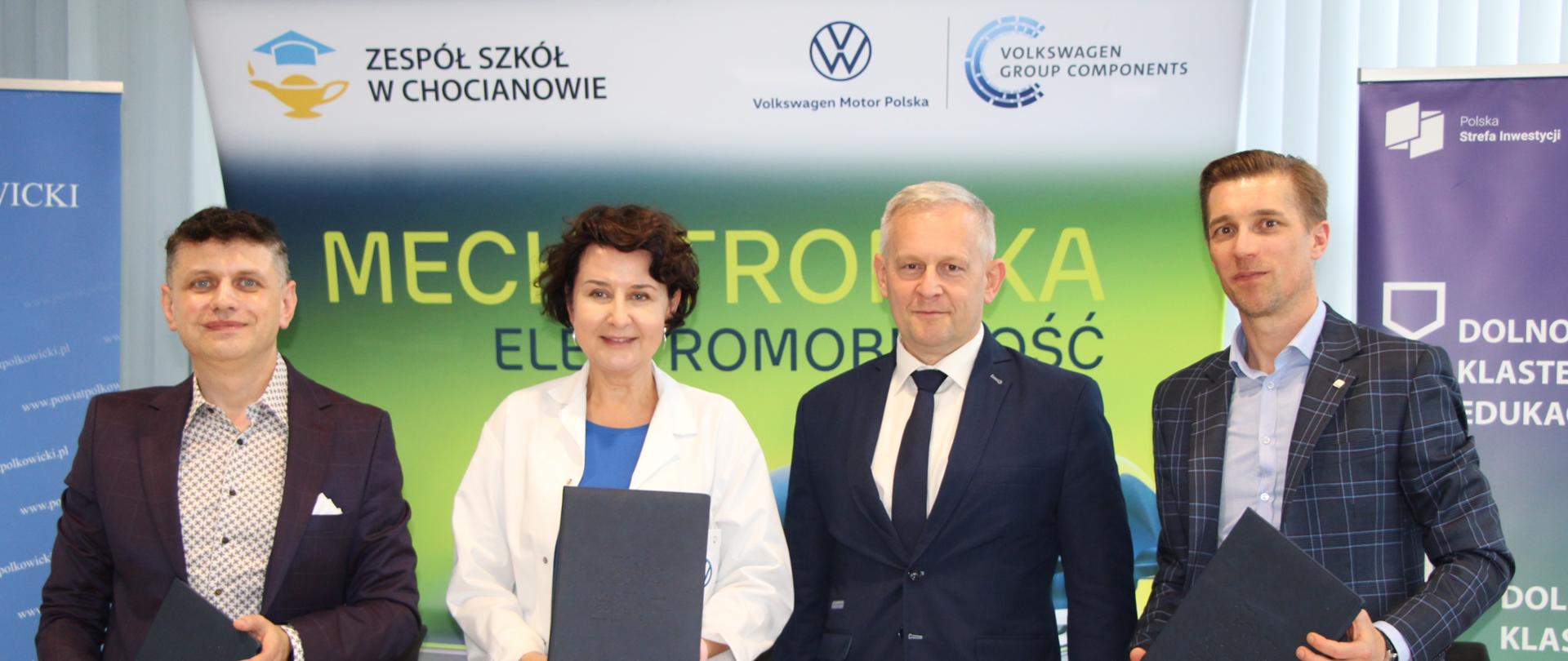 starosta polkowicki, dyrektor Zespołu Szkół w Chocianowie oraz przedstawiciele firmy Volkswagen i Legnickiej Specjalnej Strefy Ekonomicznej