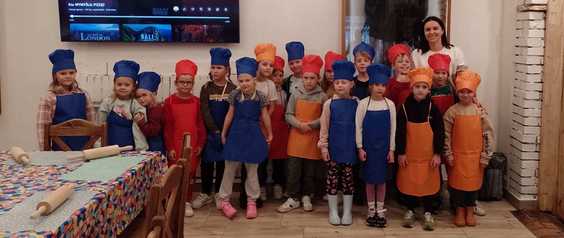 Pierwszoklasiści z naszej szkoły na warsztatach pizzy