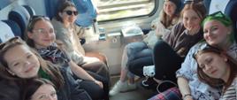 Dziewczyny w pociągu - w drodze