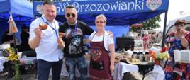 „Światowe Mistrzostwa w Pieczeniu Babki i Kiszki Ziemniaczanej” - Starosta wraz z Norbim odwiedzają stoisko KGW
