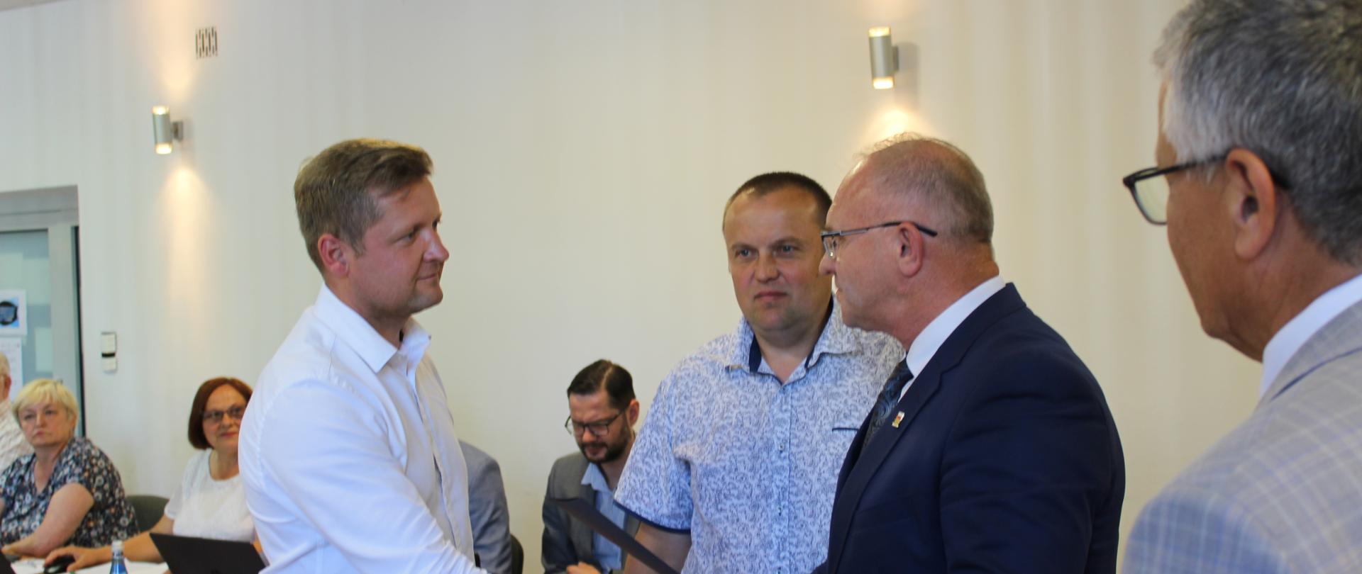 Moment wręczenia nagród