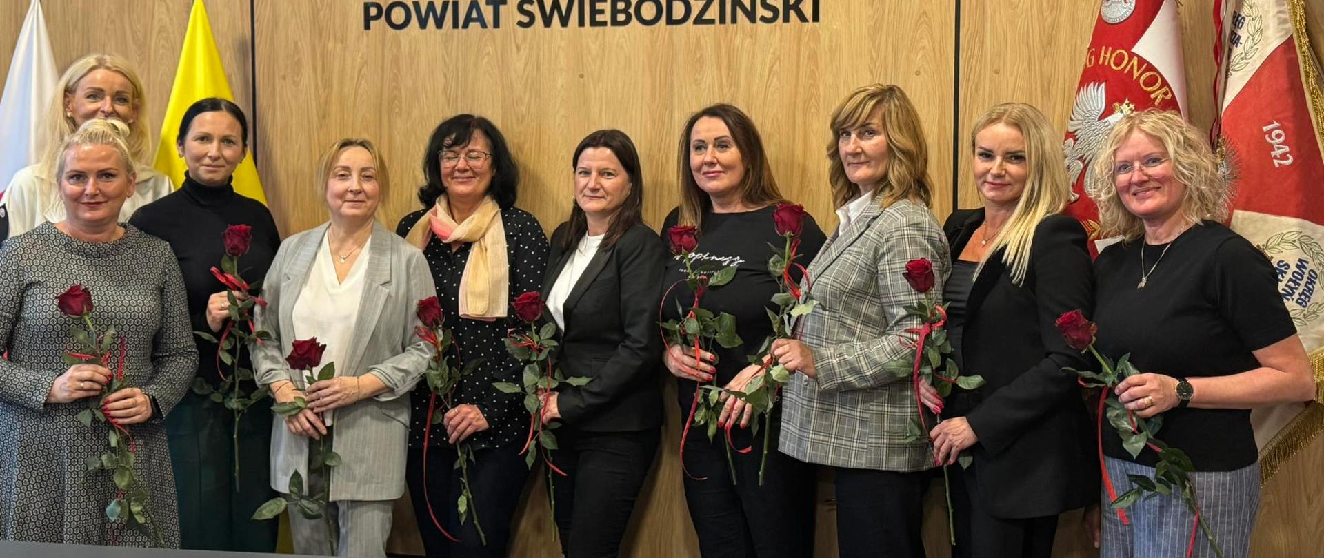 kobiety wewnątrz