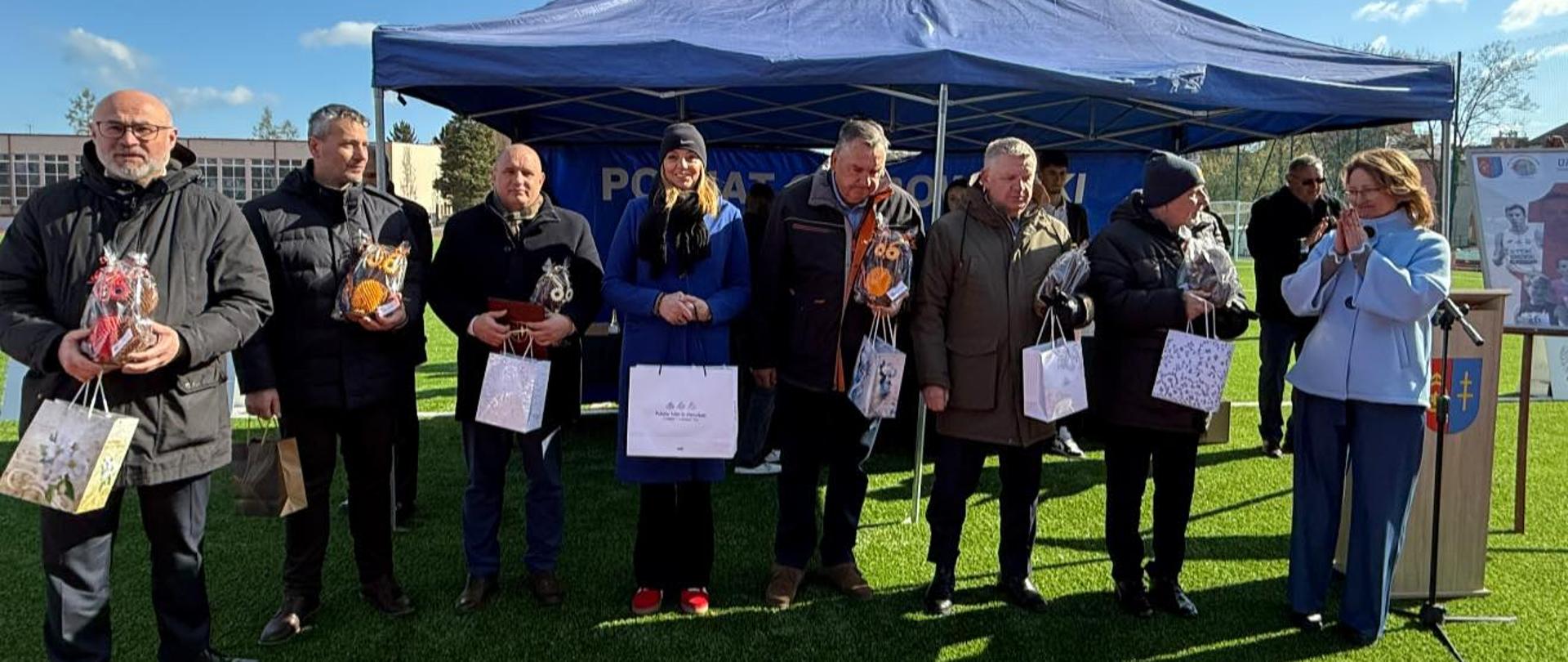 Stadion lekkoatletyczny przy Zespole Szkół Ogólnokształcących Mistrzostwa Sportowego w Ostrowcu Świętokrzyskim oficjalnie otwarty!