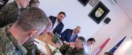 Członkowie posiedzenia podczas obrad